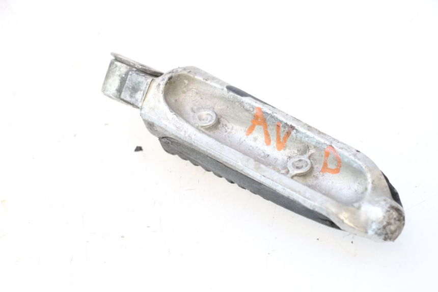 photo de CALE PIED AVANT DROIT SUZUKI GSX F GSXF 750 (1988 - 1998) - Détail de la pièce