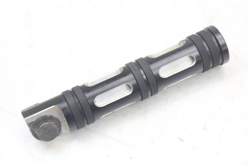 photo de CALE PIED AVANT DROIT HARLEY DAVIDSON SPORTSTER XL CUSTOM 883 (1999 - 2006) - Vue principale