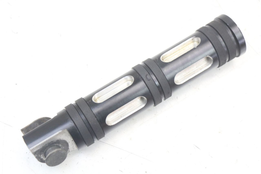 photo de CALE PIED AVANT DROIT HARLEY DAVIDSON SPORTSTER XL CUSTOM 883 (1999 - 2006) - Détail de la pièce