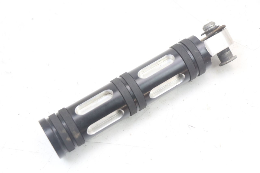 photo de CALE PIED AVANT DROIT HARLEY DAVIDSON SPORTSTER XL CUSTOM 883 (1999 - 2006) - Zoom état d’usage