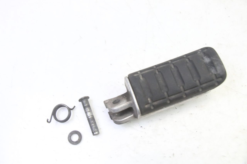 photo de CALE PIED AVANT DROIT HONDA NTV DEAUVILLE 650 (2001 - 2006) - Détail de la pièce