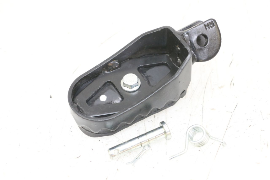 photo de CALE PIED AVANT DROIT ROYAL ENFIELD SCRAM 411 (2022 - 2024) - Détail de la pièce