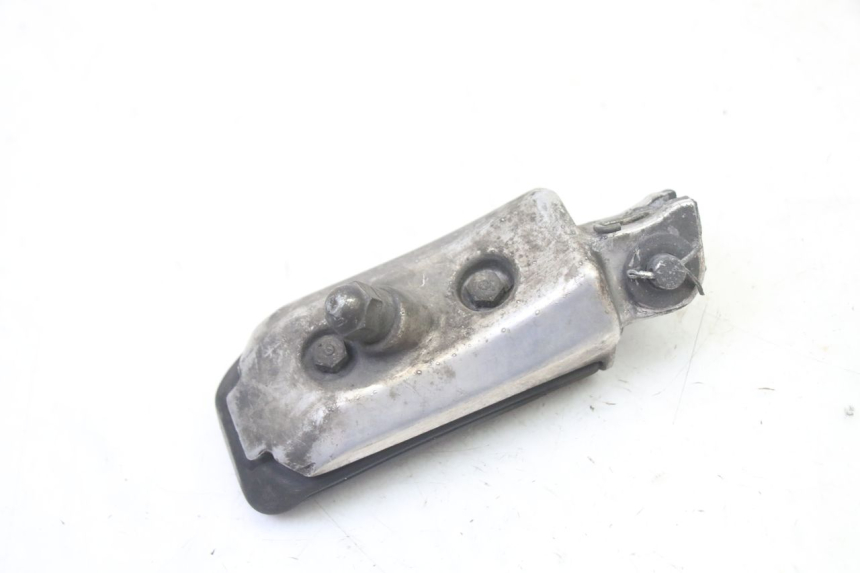 photo de CALE PIED AVANT DROIT HONDA ST PAN EUROPEAN 1300 (2002 - 2013) - Gros plan technique