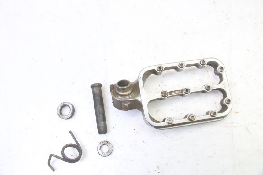 photo de CALE PIED AVANT DROIT KTM SUPERENDURO R 950 (2005 - 2009) - Détail de la pièce