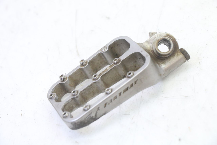 photo de CALE PIED AVANT DROIT KTM SUPERENDURO R 950 (2005 - 2009) - Autre angle de vue