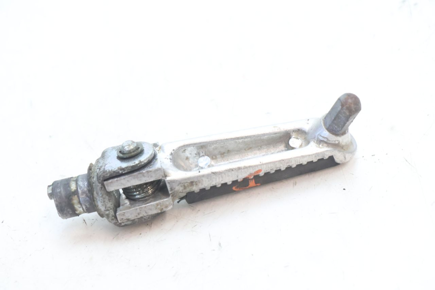 photo de CALE PIED AVANT DROIT SUZUKI SV S 650 (2003 - 2009) - Zoom état d’usage