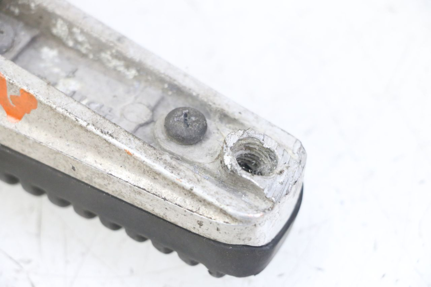 photo de CALE PIED AVANT DROIT YAMAHA XJ6 ABS 600 (2008 - 2016) - Détail de la pièce
