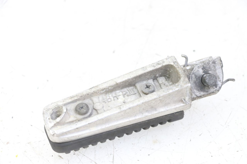 photo de CALE PIED AVANT DROIT YAMAHA XJ6 ABS 600 (2008 - 2016) - Gros plan technique