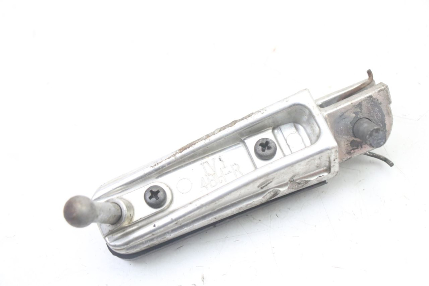 photo de CALE PIED AVANT DROIT YAMAHA FZ6 FAZER S2 600 (2007 - 2011) - Gros plan technique