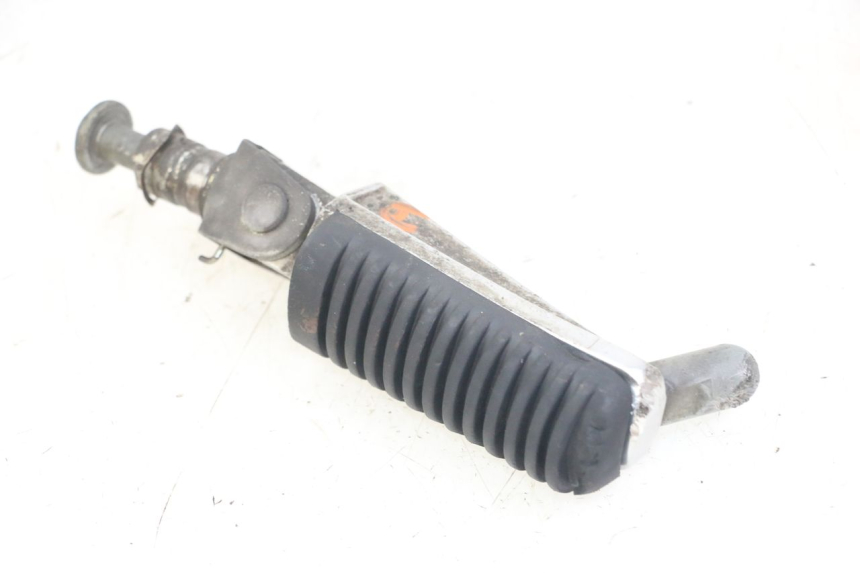 photo de CALE PIED AVANT DROIT YAMAHA FZS FAZER 600 (2001 - 2003) - Vue principale