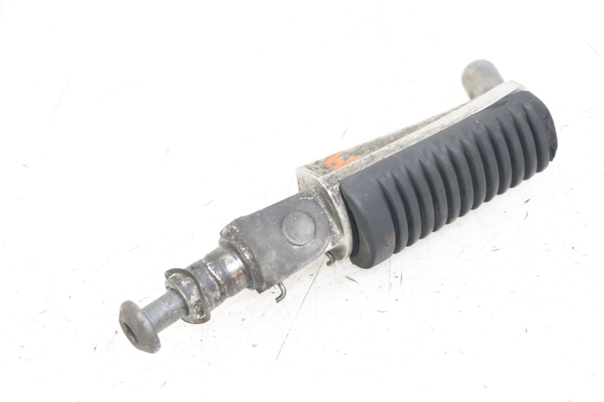 photo de CALE PIED AVANT DROIT YAMAHA FZS FAZER 600 (2001 - 2003) - Autre angle de vue