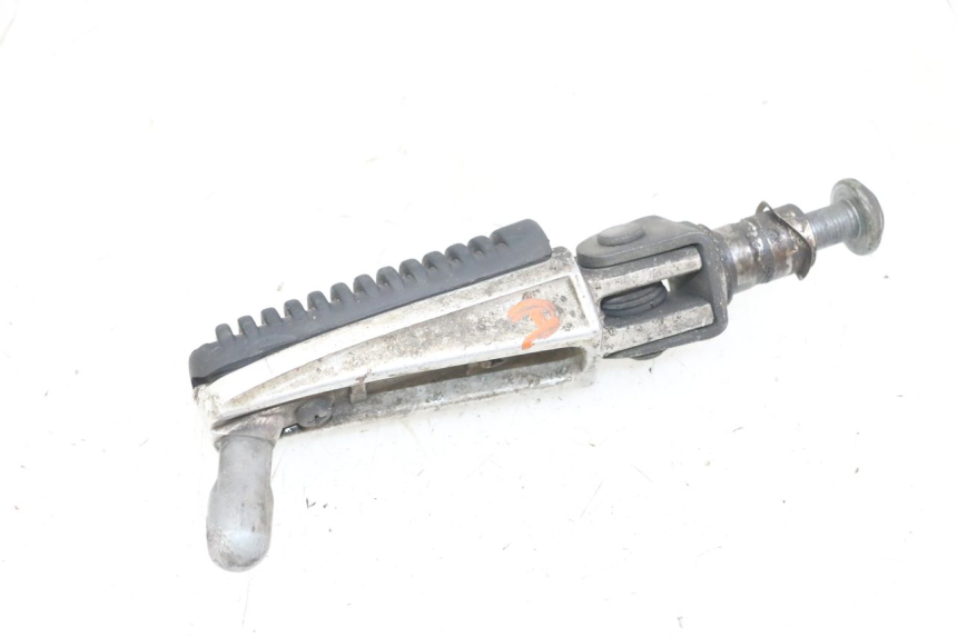 photo de CALE PIED AVANT DROIT YAMAHA FZS FAZER 600 (2001 - 2003) - Points de fixation