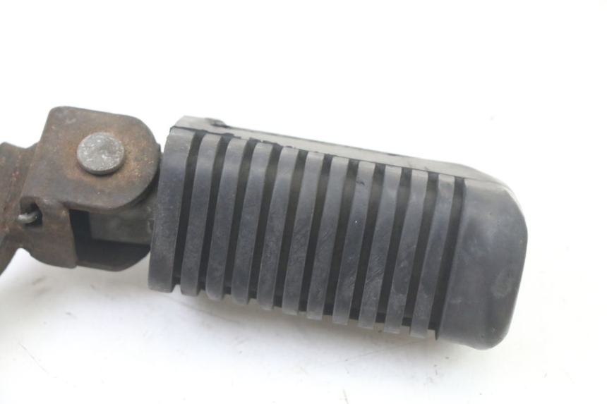 photo de CALE PIED AVANT DROIT YAMAHA SR 125 (1982 - 2003) - Autre angle de vue