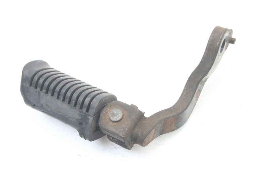photo de CALE PIED AVANT DROIT YAMAHA SR 125 (1982 - 2003) - Gros plan technique