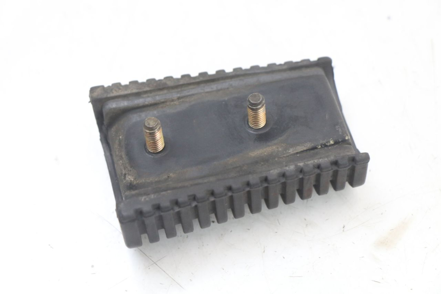 photo de CALE PIED AVANT DROIT YAMAHA XVS DRAG STAR DRAGSTAR 650 (1997 - 2007) - Autre angle de vue