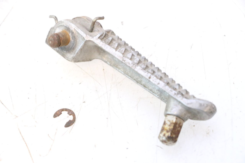 photo de CALE PIED AVANT DROIT YAMAHA YZF R6 600 (2008 - 2009) - Détail de la pièce