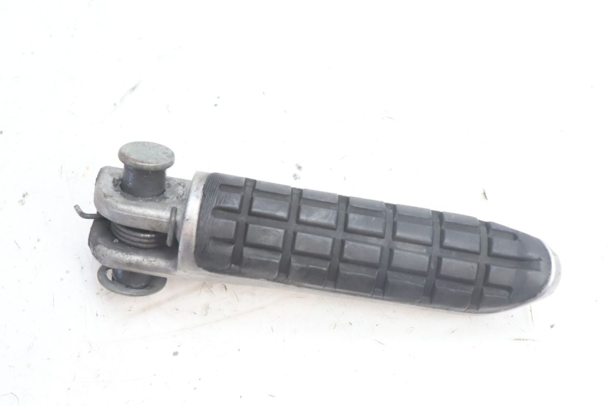 photo de CALE PIED AVANT DROIT KAWASAKI ZZR 600 (1995 - 2004) - Détail de la pièce