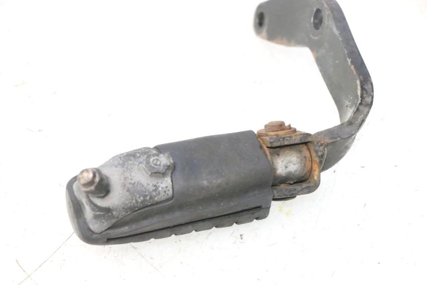 photo de CALE PIED AVANT GAUCHE HONDA CB TWO FIFTY 250 (1991 - 2002) - Gros plan technique