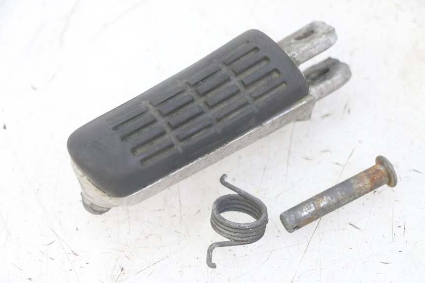 photo de CALE PIED AVANT GAUCHE HONDA CBF 500 (2004 - 2007) - Vue principale