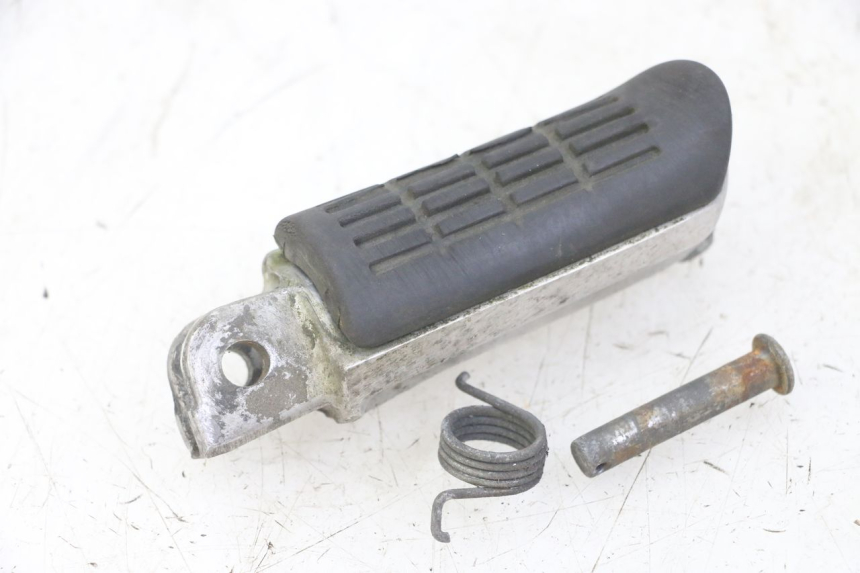 photo de CALE PIED AVANT GAUCHE HONDA CBF 500 (2004 - 2007) - Vue d’ensemble