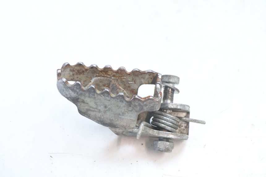 photo de CALE PIED AVANT GAUCHE HM HONDA DERAPAGE 50 (2007 - 2009) - Détail de la pièce