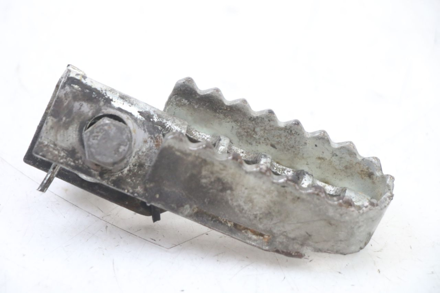 photo de CALE PIED AVANT GAUCHE DERBI SENDA R X-TREME 50 (2006 - 2010) - Zoom état d’usage