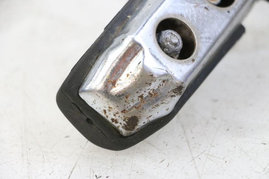 photo de CALE PIED AVANT GAUCHE YAMAHA FJ 36Y 1100 (1984 - 1985) - Zoom état d’usage