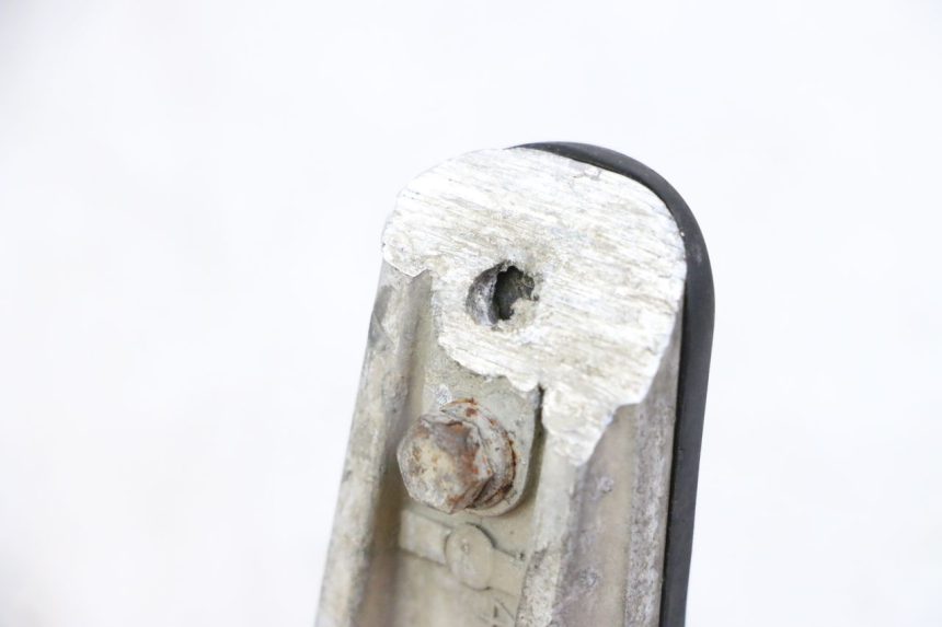 photo de CALE PIED AVANT GAUCHE YAMAHA FJR ABS 1300 (2006 - 2012) - Zoom état d’usage