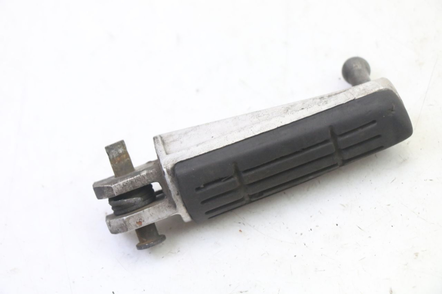 photo de CALE PIED AVANT GAUCHE YAMAHA FZ6 FAZER S2 600 (2007 - 2011) - Zoom état d’usage