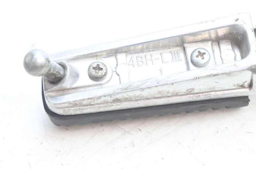 photo de CALE PIED AVANT GAUCHE YAMAHA FZ8 800 (2010 - 2016) - Gros plan technique