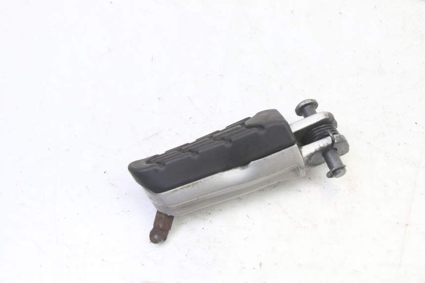 photo de CALE PIED AVANT GAUCHE BMW G310 R 310 (2016 - 2020) - Vue principale