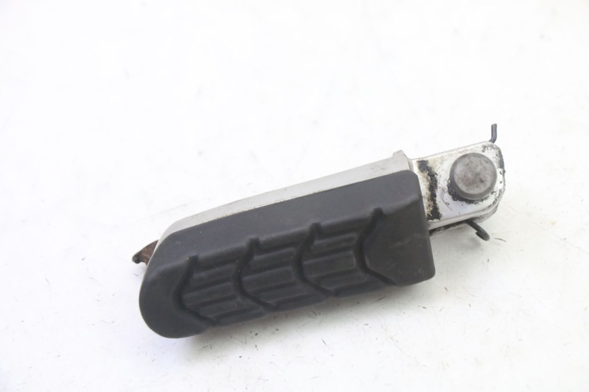 photo de CALE PIED AVANT GAUCHE BMW G310 R 310 (2016 - 2020) - Autre angle de vue