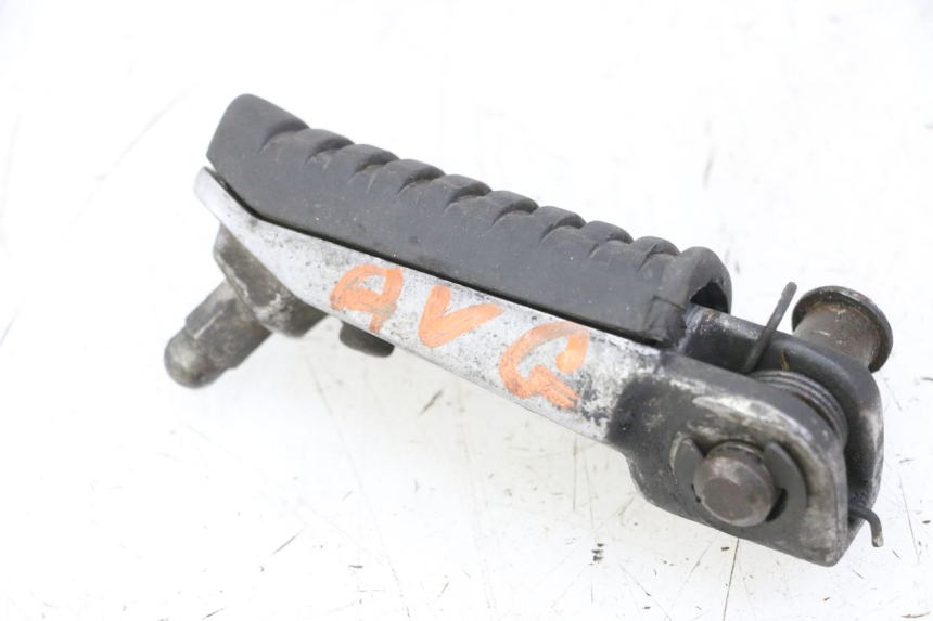 photo de REPOSE-PIED AVANT GAUCHE KAWASAKI ZR7 ZR-7 S 750 (1999 - 2004) - Autre angle de vue