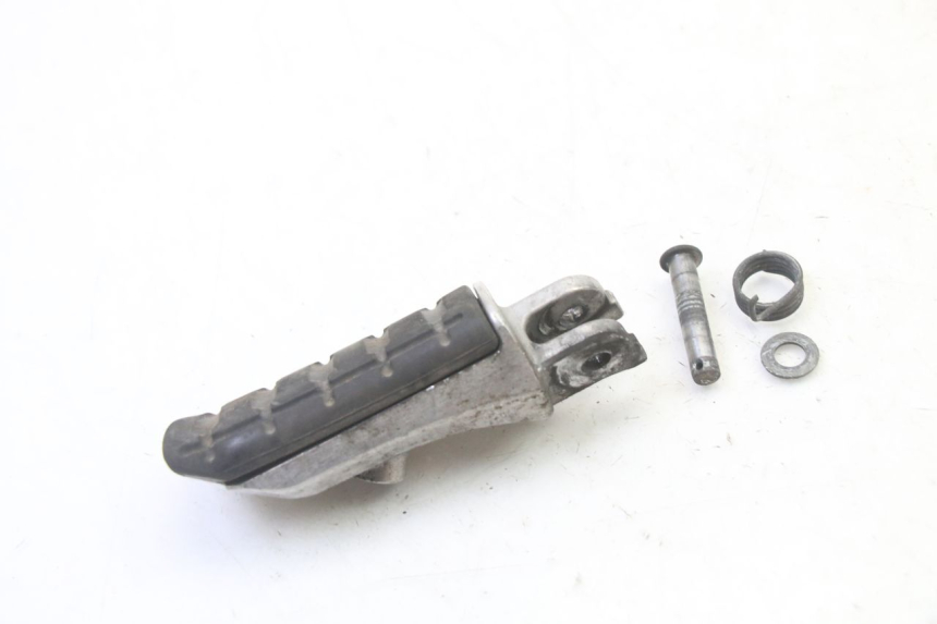 photo de CALE PIED AVANT GAUCHE HONDA NTV DEAUVILLE 650 (2001 - 2006) - Détail de la pièce