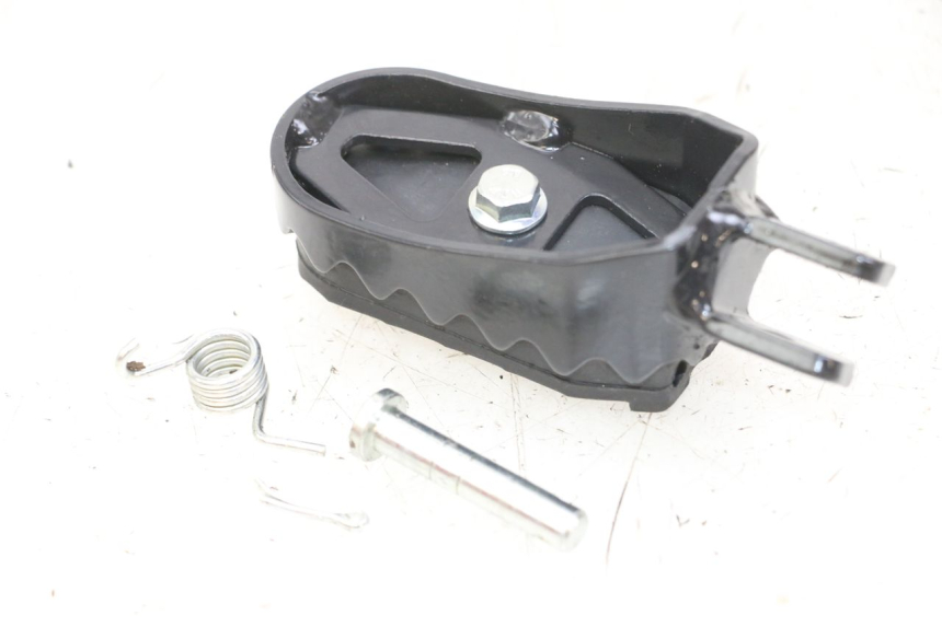 photo de CALE PIED AVANT GAUCHE ROYAL ENFIELD SCRAM 411 (2022 - 2024) - Détail de la pièce