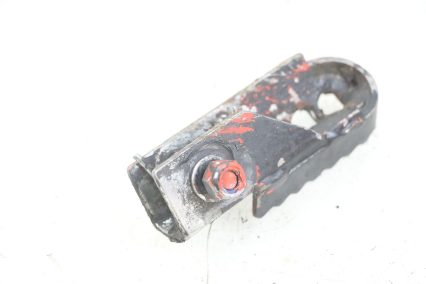 photo de CALE PIED AVANT GAUCHE DERBI SENDA SM X-TREME 50 (2006 - 2010) - Détail de la pièce