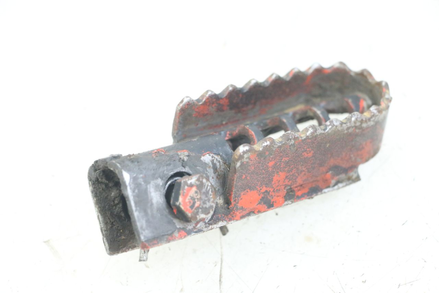 photo de CALE PIED AVANT GAUCHE DERBI SENDA SM X-TREME 50 (2006 - 2010) - Autre angle de vue