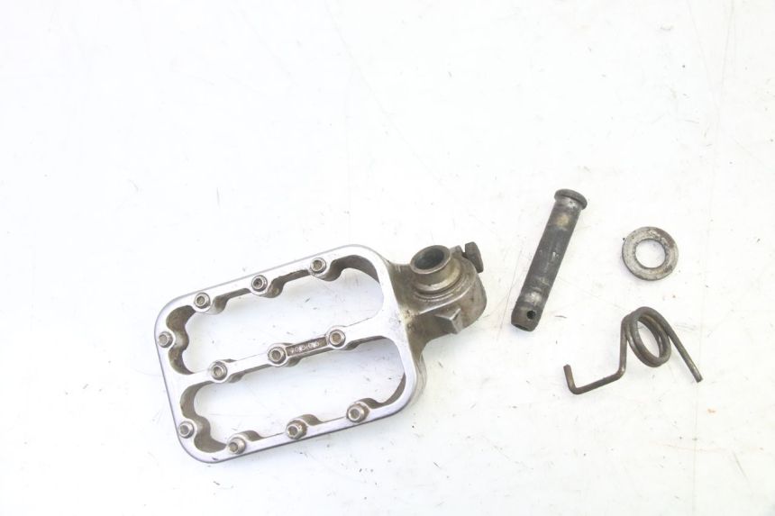 photo de CALE PIED AVANT GAUCHE KTM SUPERENDURO R 950 (2005 - 2009) - Détail de la pièce