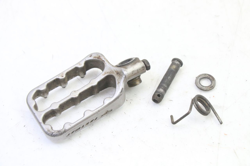 photo de CALE PIED AVANT GAUCHE KTM SUPERENDURO R 950 (2005 - 2009) - Points de fixation