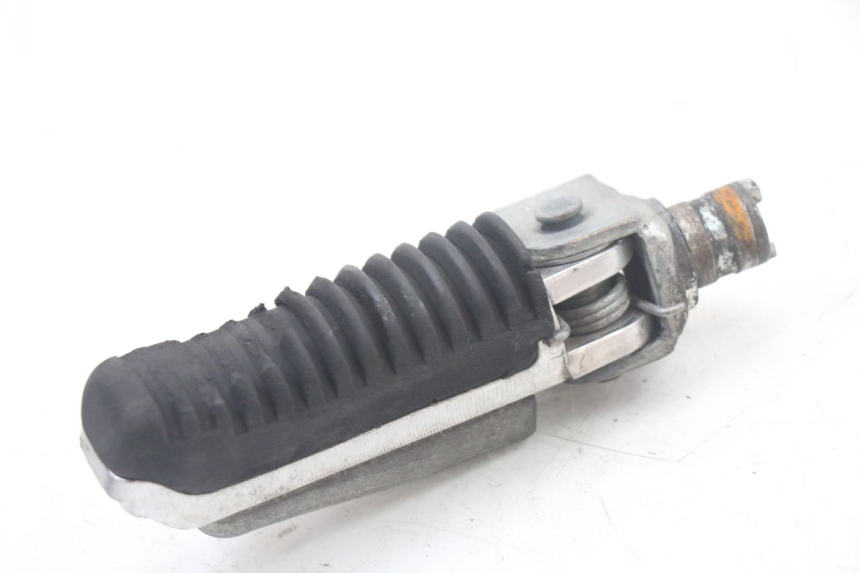 photo de CALE PIED AVANT GAUCHE SUZUKI GSF S BANDIT 600 (2000 - 2004) - Vue principale