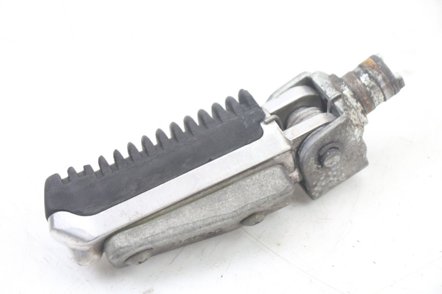 photo de CALE PIED AVANT GAUCHE SUZUKI GSF S BANDIT 600 (2000 - 2004) - Autre angle de vue