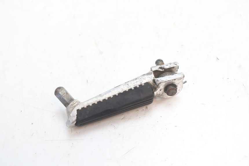 photo de CALE PIED AVANT GAUCHE SUZUKI SV S 650 (2003 - 2009) - Zoom état d’usage
