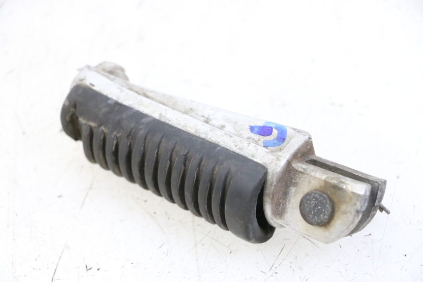 photo de CALE PIED AVANT GAUCHE YAMAHA XJN DIVERSION 600 (2000 - 2003) - Zoom état d’usage