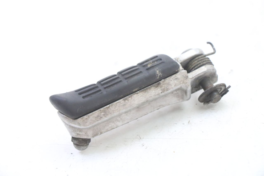 photo de CALE PIED AVANT GAUCHE HONDA XLV VARADERO 125 (2000 - 2006) - Détail de la pièce