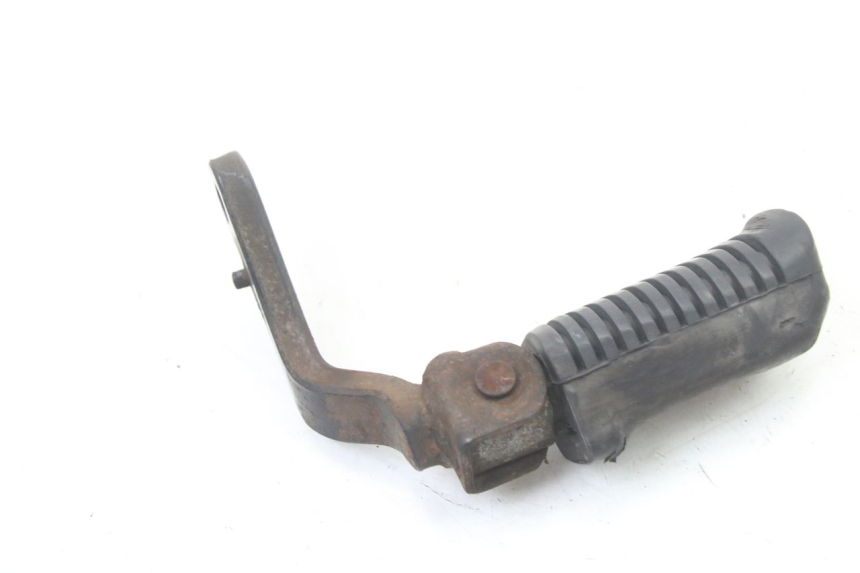 photo de CALE PIED AVANT GAUCHE YAMAHA SR 125 (1982 - 2003) - Gros plan technique