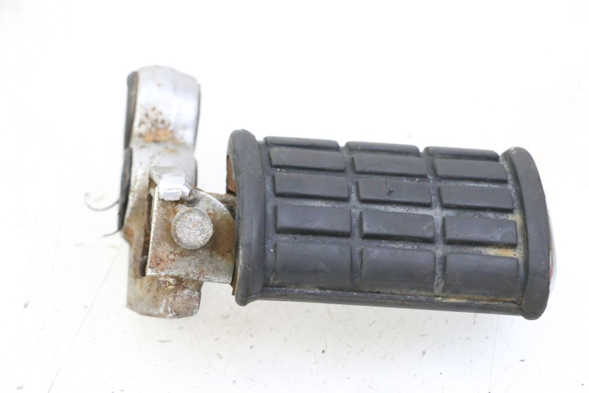 photo de CALE PIED AVANT GAUCHE YAMAHA XV VIRAGO 535 (1988 - 2004) - État de surface