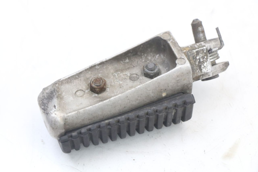 photo de CALE PIED AVANT GAUCHE YAMAHA XVS DRAG STAR DRAGSTAR 650 (1997 - 2007) - Autre angle de vue