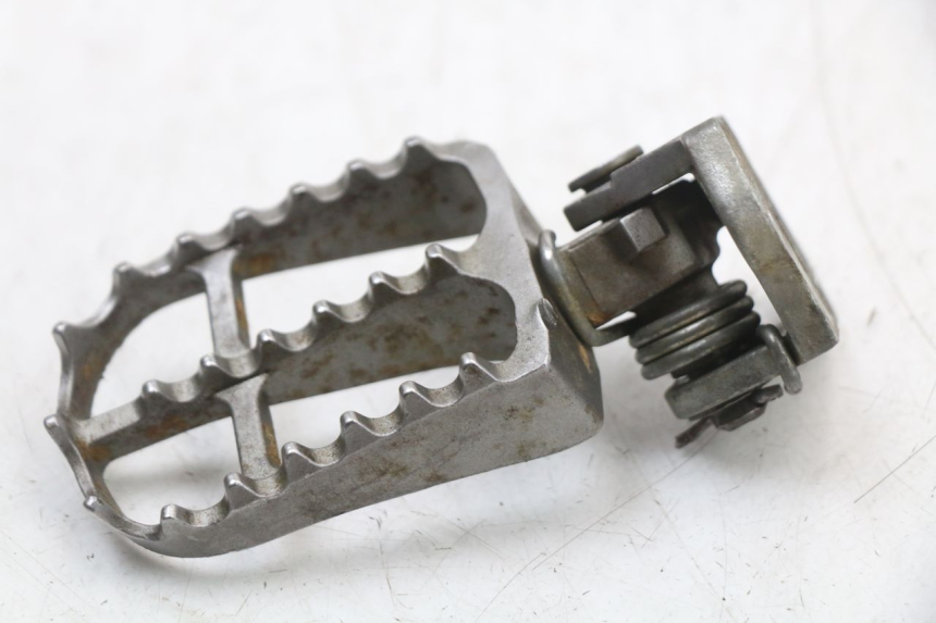 photo de REPOSE-PIED AVANT GAUCHE YAMAHA YZ 125 (2017 - 2021) - Détail de la pièce