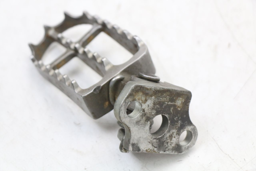 photo de REPOSE-PIED AVANT GAUCHE YAMAHA YZ 125 (2017 - 2021) - Zoom état d’usage
