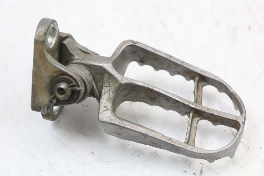 photo de REPOSE-PIED AVANT GAUCHE YAMAHA YZ 125 (2017 - 2021) - Gros plan technique